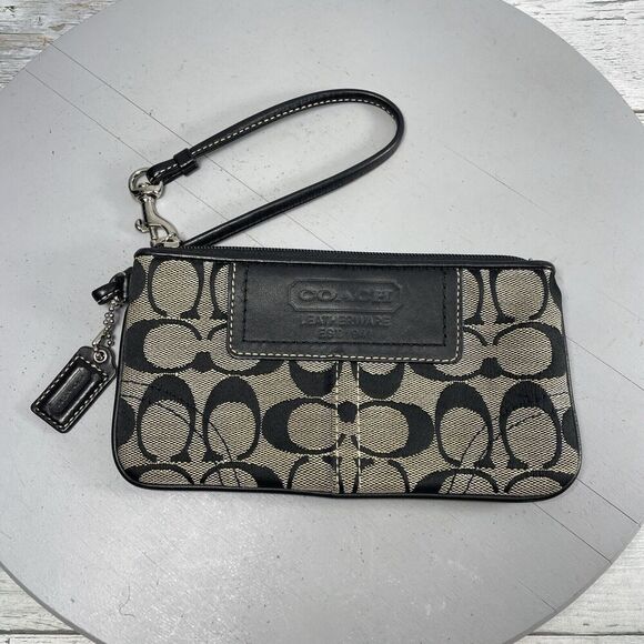 Coach Leatherware Signature Zipper Wristlet Pouch Clutch Black - Picture 1 of 6
